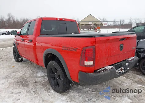 2020 Ram 1500 Classic Warlock 4X4 6'4 Box z USA, uszkodzony, nr VIN 1C6RR7GG4LS109571